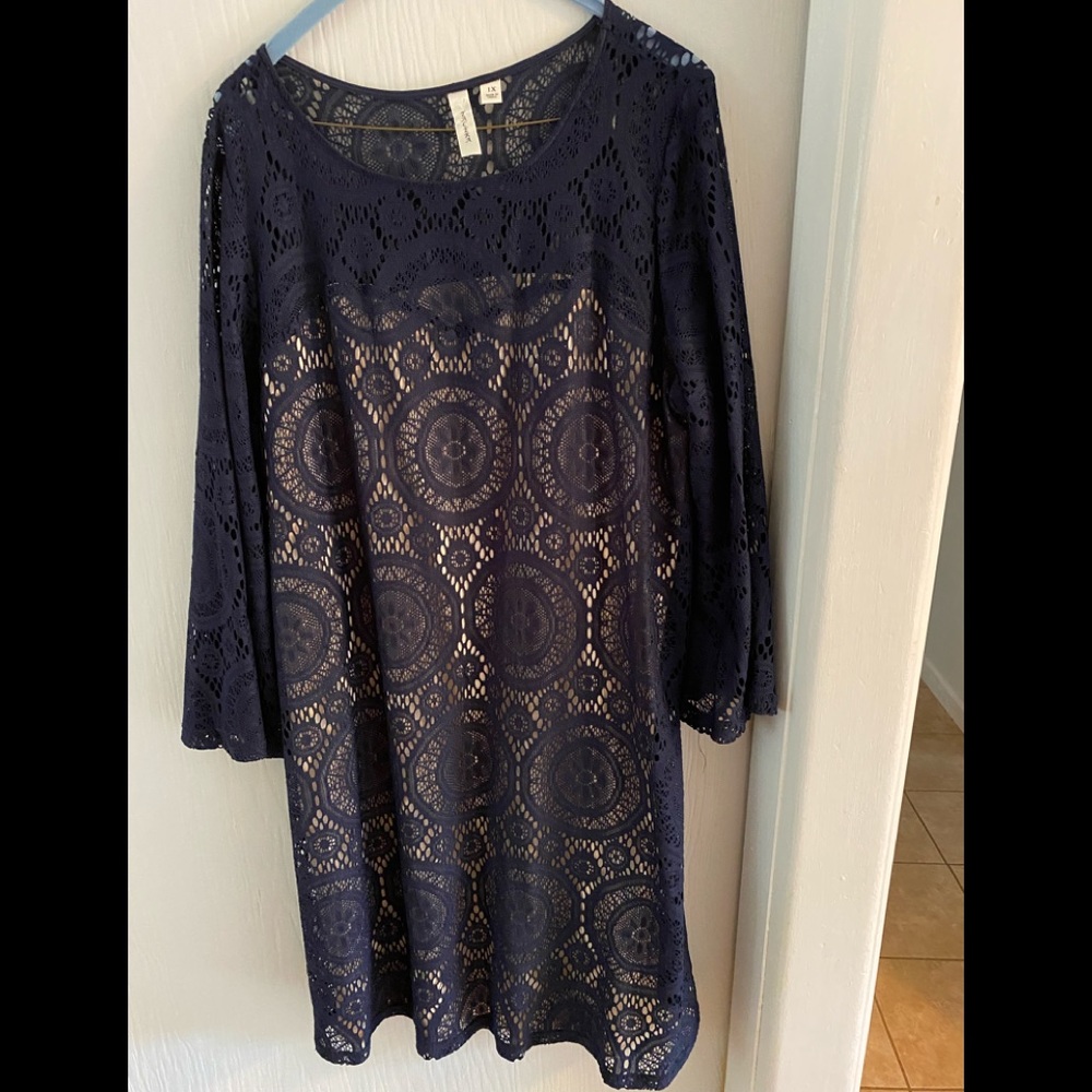 Women’s Tacera 1X navy dress. Body of dress Lined with a beige color
